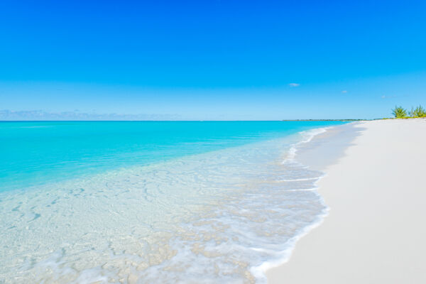 Calm and turquoise ocean at Leeward Beach 