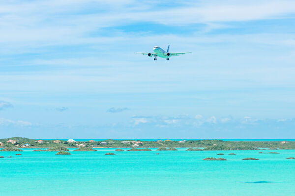 Airliner on approach to the PLS airport over Chalk Sound on Providenciales