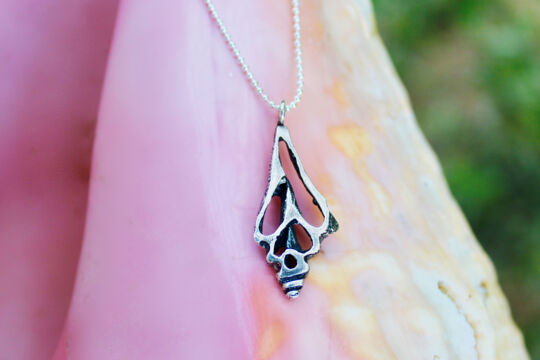 Silver conch necklace by Atelys
