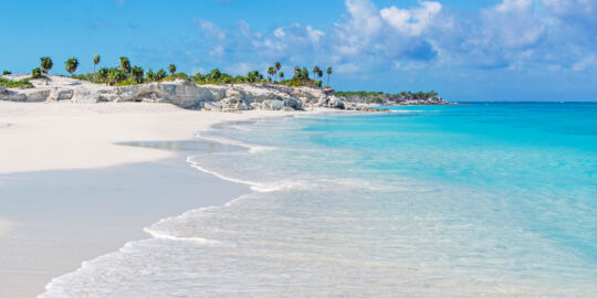 Spectacular beach and water at Half Moon Bay and Little Water Cay