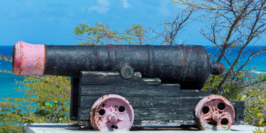 Small British Colonial cannon at Little Bluff Lookout