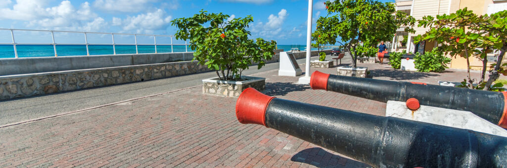 Cannons at the post office plaza in Cockburn Town