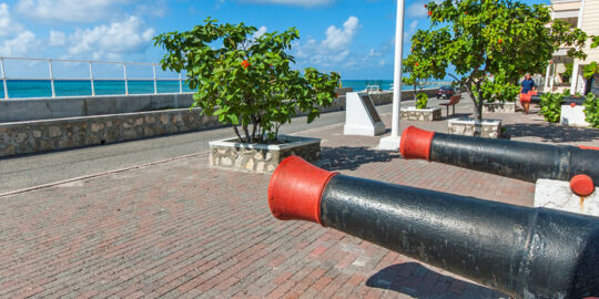 Cannons at the post office plaza in Cockburn Town