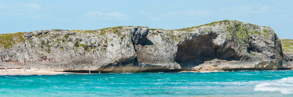 The high limestone cliffs and overprinted cave at Mudjin Harbour