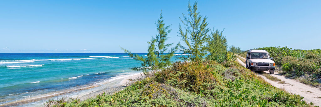 Land Rover Discovery on the coastal path between Conch Bar and Bambarra