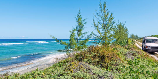 Land Rover Discovery on the coastal path between Conch Bar and Bambarra