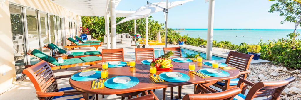 Outdoor dining at Five Little Cays Villa