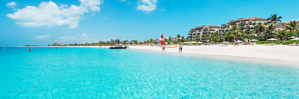 Sunny day and turquoise ocean at Grace Bay Beach