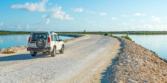 A Land Rover Discovery 4x4 on the North and Middle Caicos causeway