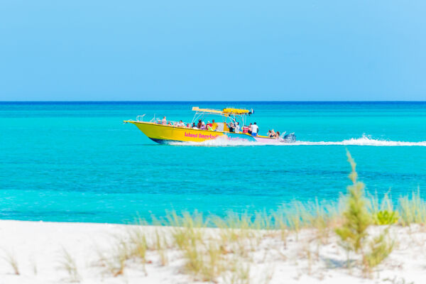 Tour boat charter on the amazing water off Leeward in Providenciales