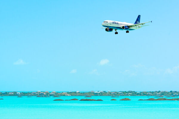 JetBlue airliner approaching over Chalk Sound National Park