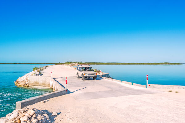 Land Rover Discovery on the bridge on the North Caicos and Middle Caicos Causeway
