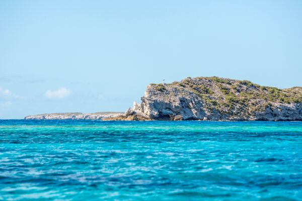 Turquoise ocean water in the Admiral Cockburn Land and Sea National Park