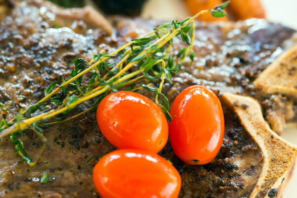 Steak and tomatoes