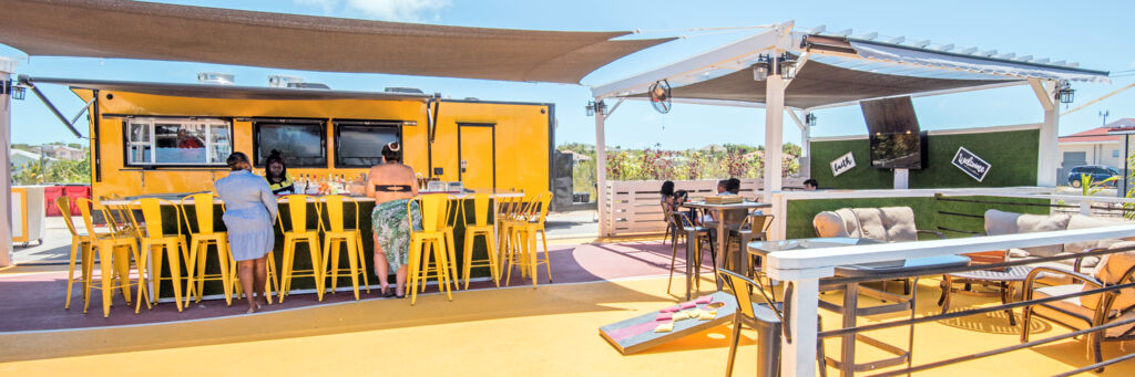 Al fresco seating at Crackpot Kitchen