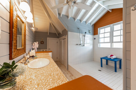 Master bathroom at Etoile de Mer villa