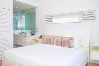 Bright bedroom with ensuite bathroom