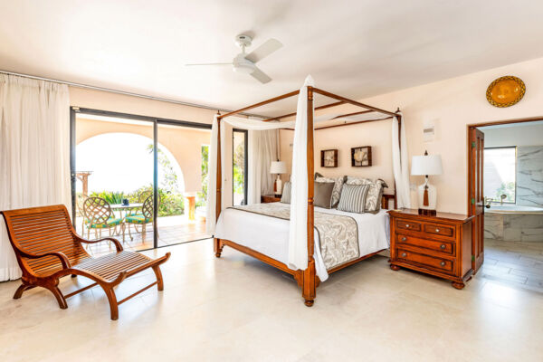 Four poster bed.