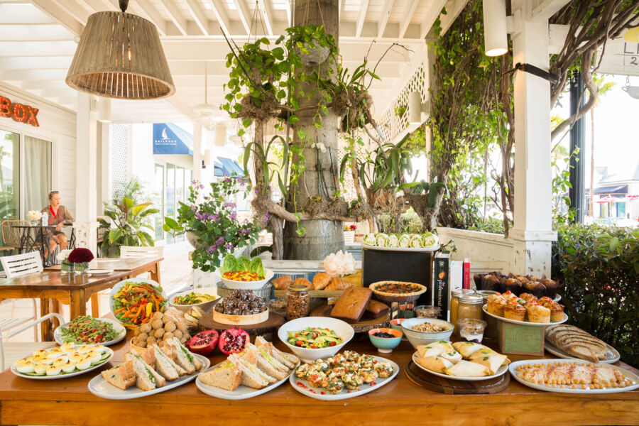 Breakfast and lunch dishes at Lemon 2 Go in Grace Bay