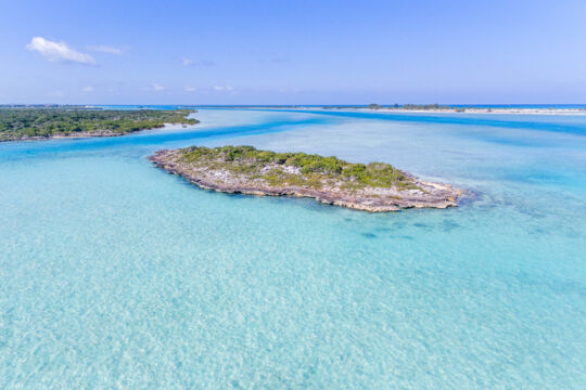 Small Lizard Cay surrounded by shallow turquoise water