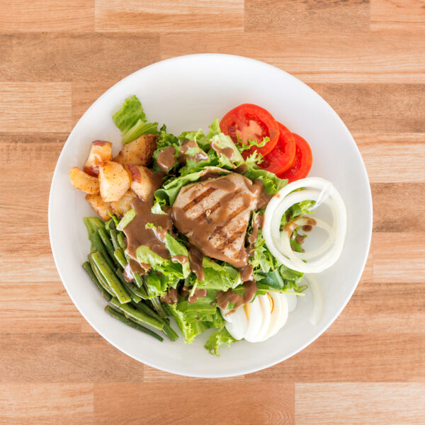 Grilled tuna salad at Mango Reef restaurant