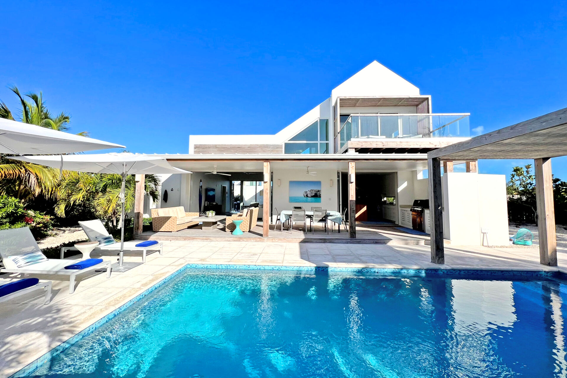 SKIP THE SNOW IN FAVOR OF LUXURIOUS BEACH VILLAS THIS HOLIDAY