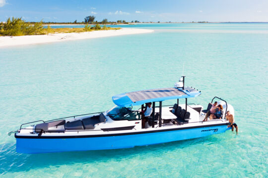 Boat charter in beautiful turquoise water off a quiet cay