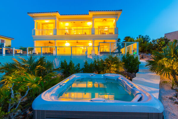 Hot tub at Sunset Close villa