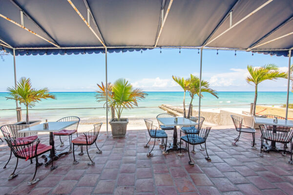 Beachfront restaurant seating