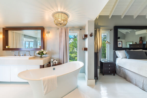 Master bedroom at Tree House