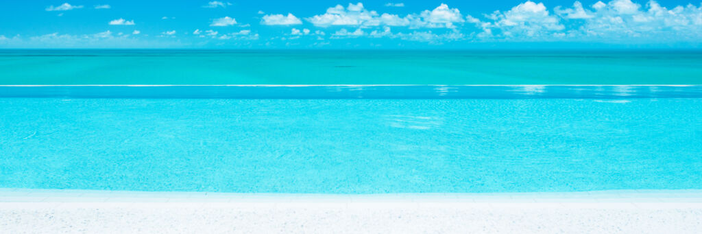 Pool and ocean at Villa Isla